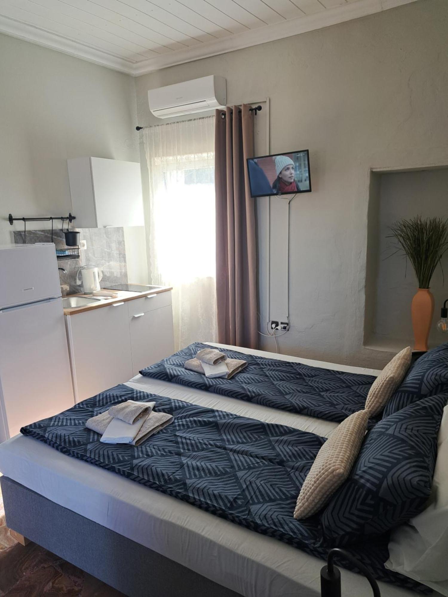 Garden Rooms Pirgos Psilonerou ภายนอก รูปภาพ